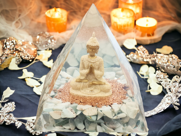 Orgonite pyramide bouddha opale bleue